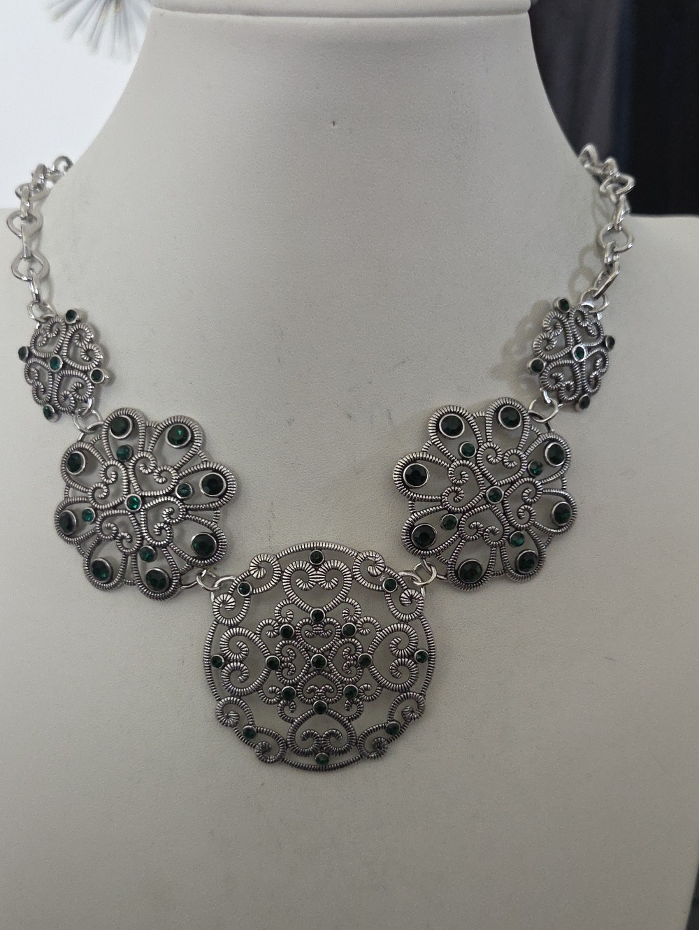 Paparazzi Royally Romantic Green Necklace NWT